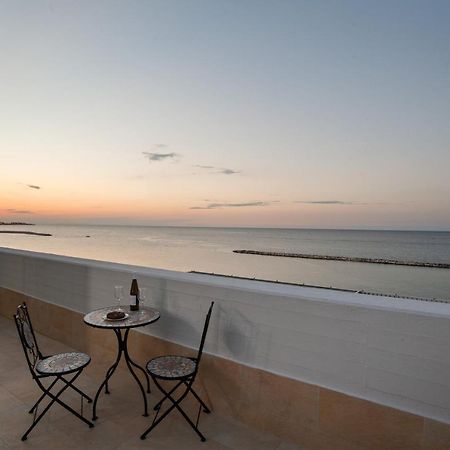 Tramonto Sul Mare Bari Apartment Near The Airport Exteriör bild