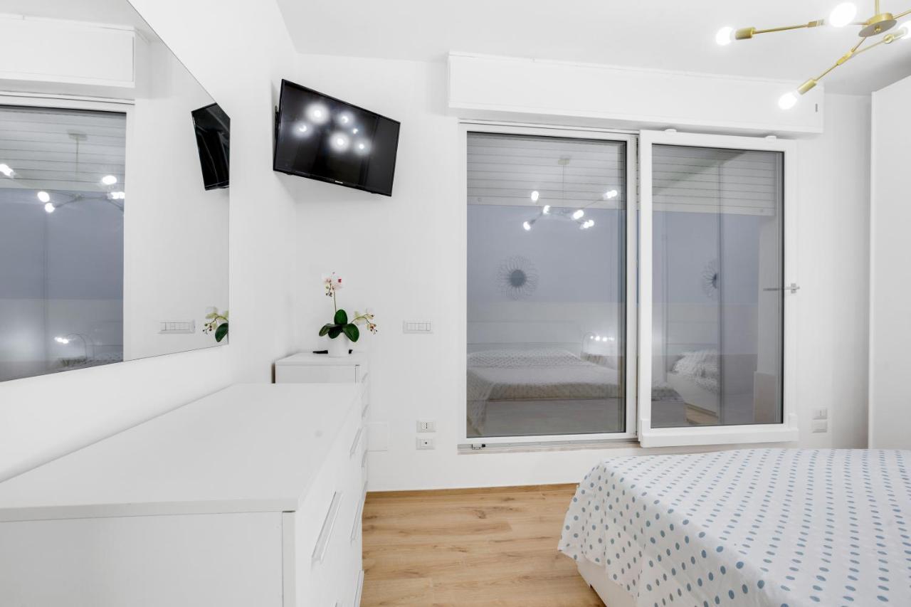 Tramonto Sul Mare Bari Apartment Near The Airport Exteriör bild